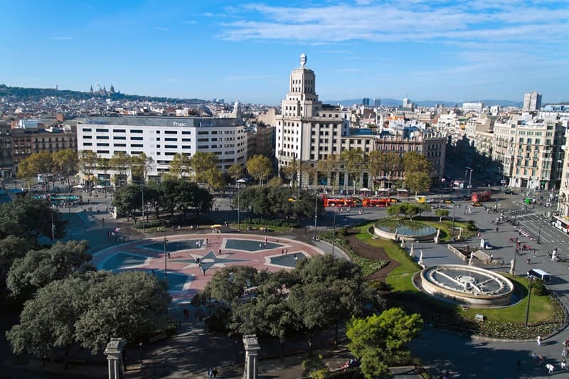 Visit Plaza de Catalunya: Complete guide | Locabarcelona